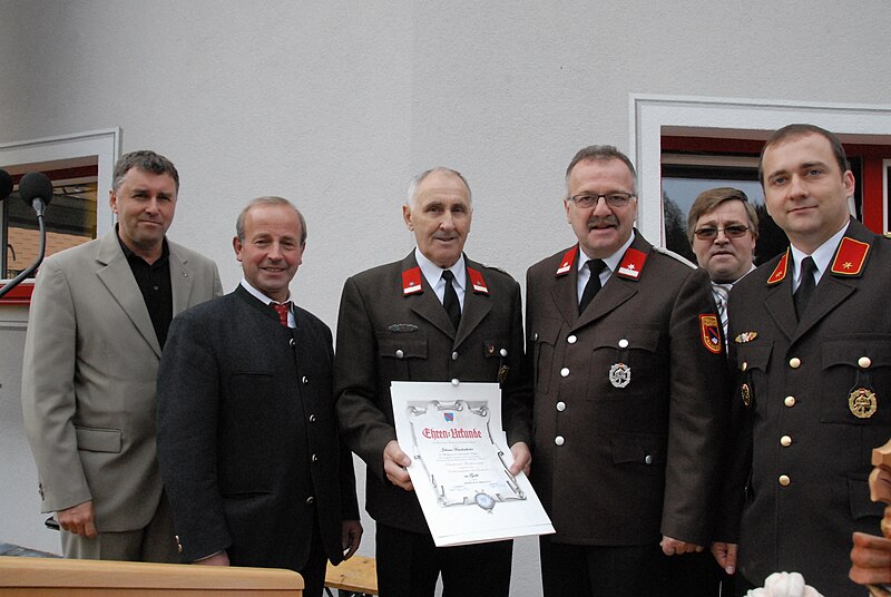 Datei:2012-09-23 (08) Opening of the refurbished fire brigade of the Feuerwache Weißenburg from 2009 to 2012.jpg