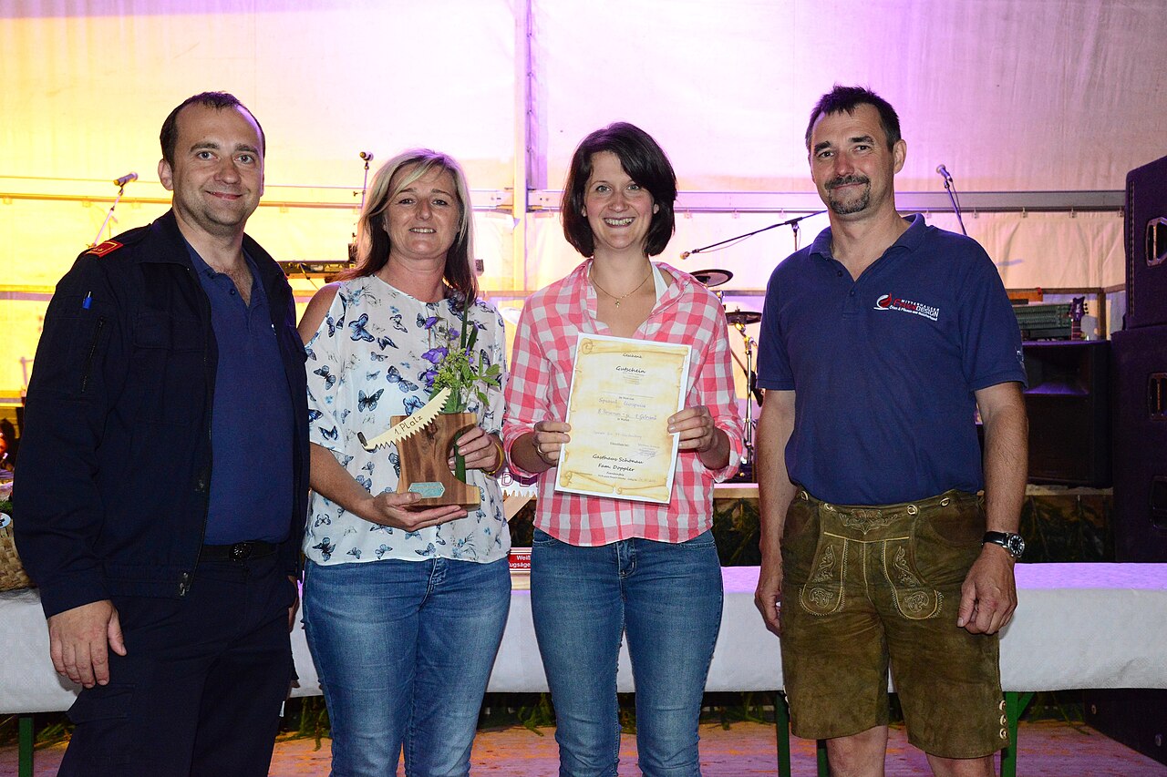 Am 10. Juni 2017 fand im Rahmen des Weißenbachler Feuerwehrfestes der 2. Zugsägenbewerb statt. Bei den Damen siegte Petra Pfaffenlehner und Beate Wagner mit der Bestzeit von 34,69 sFoto: Günter Tuder