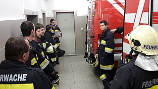 2018-02-16 (100) Technical exercise of Freiwillige Feuerwehr Weißenburg with people search in the Wiesrotte, Frankenfels.jpg