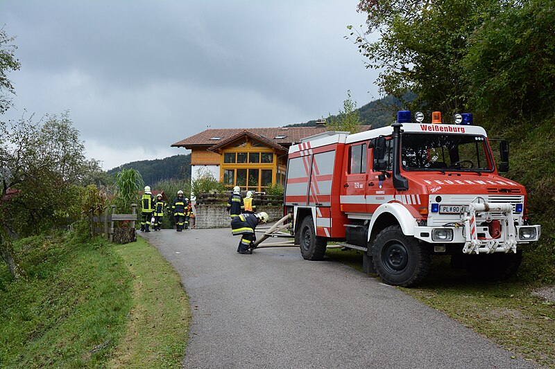 Datei:2016-10-08 (06) Cross-district firefighters exercise at Schwabeck, Frankenfels.jpg